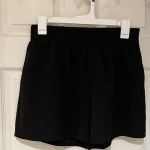 Black short pant size L